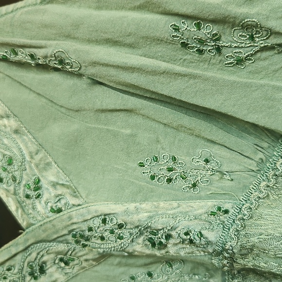 L.S.I Asymmetrical Top. Size S/M Green. - Picture 2 of 6